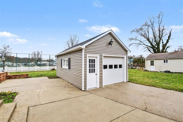 318 Kingsley Avenue, Saint Joseph, MI 49085