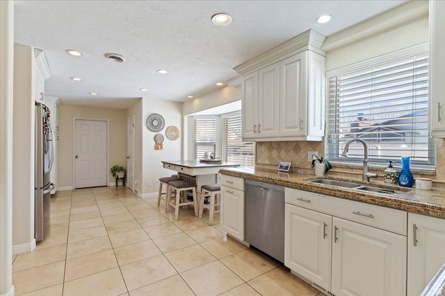 5549 S APPLE VALE DR, Murray, UT 84123