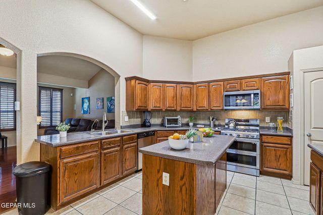 6425 FRANKLIN GATE Drive, El Paso, TX 79912