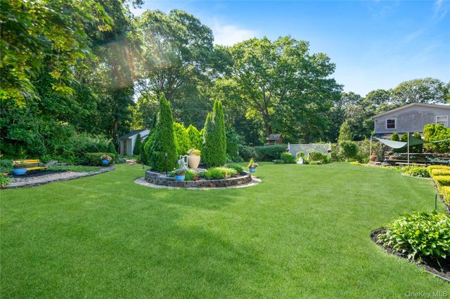 530 Boxwood Drive, Shirley, NY 11967