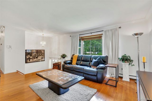 530 Boxwood Drive, Shirley, NY 11967