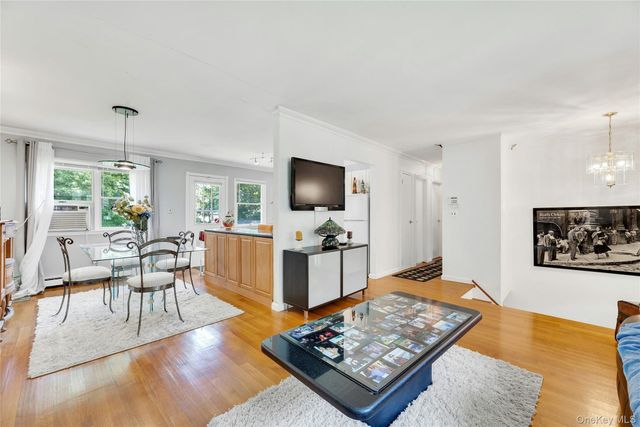 530 Boxwood Drive, Shirley, NY 11967