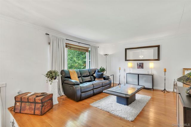 530 Boxwood Drive, Shirley, NY 11967