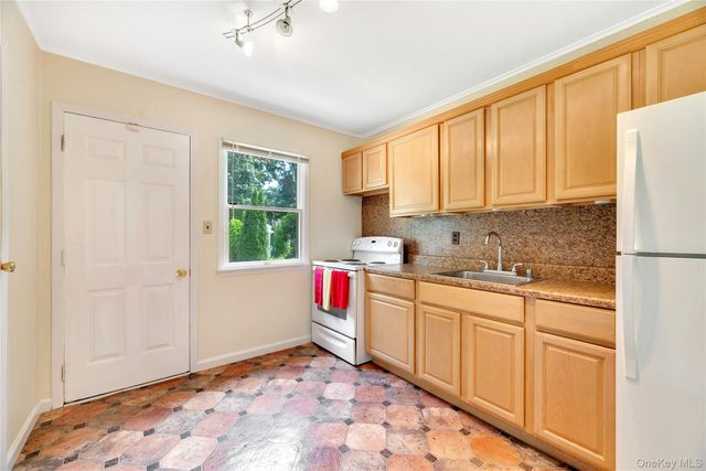 530 Boxwood Drive, Shirley, NY 11967