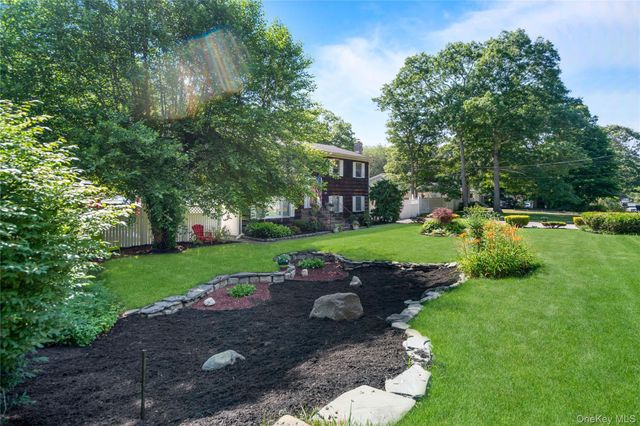 530 Boxwood Drive, Shirley, NY 11967
