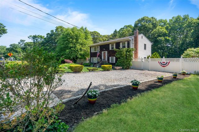 530 Boxwood Drive, Shirley, NY 11967