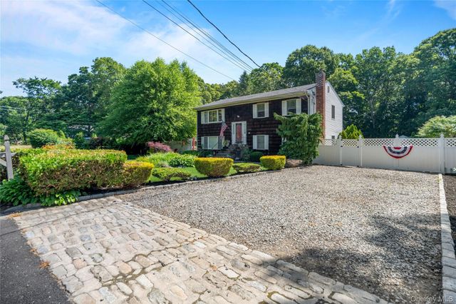 530 Boxwood Drive, Shirley, NY 11967