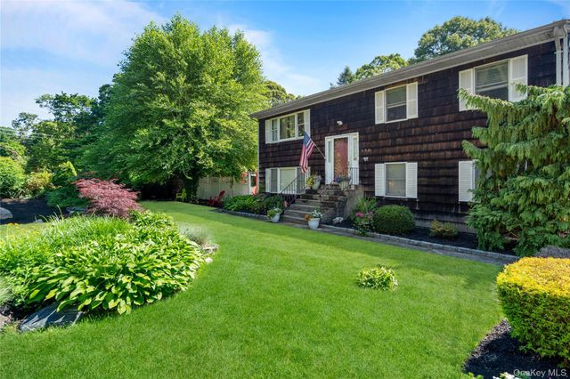 530 Boxwood Drive, Shirley, NY 11967