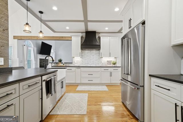 406 Lovinggood Landing Drive, Woodstock, GA 30189