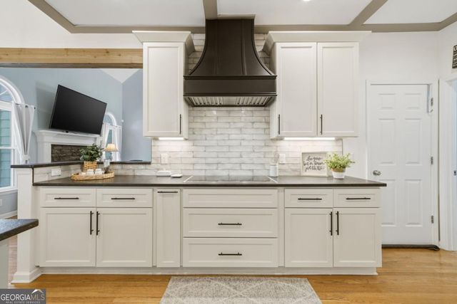 406 Lovinggood Landing Drive, Woodstock, GA 30189