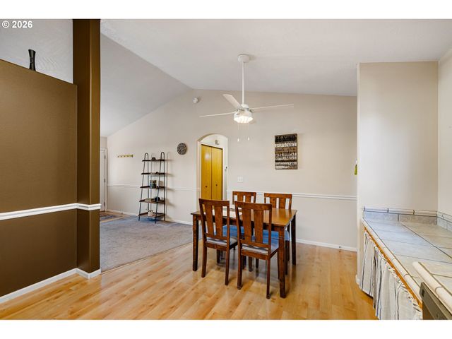 5524 E St, Springfield, OR 97478