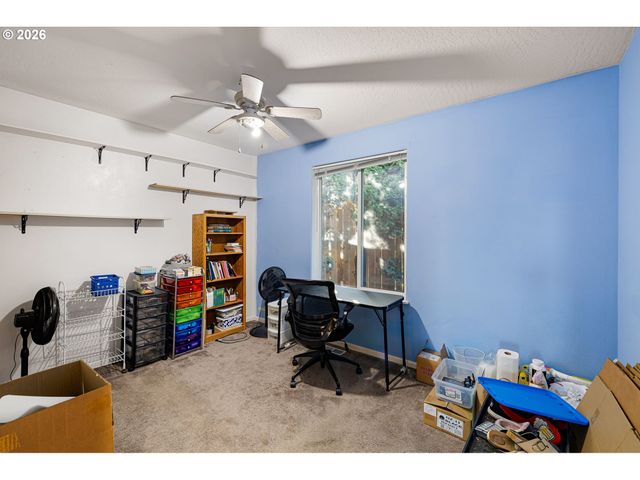 5524 E St, Springfield, OR 97478