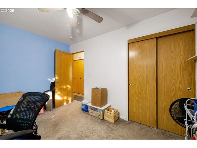 5524 E St, Springfield, OR 97478