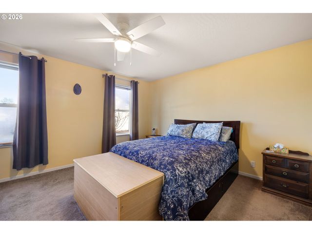 5524 E St, Springfield, OR 97478