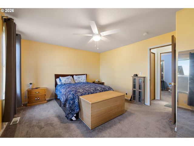 5524 E St, Springfield, OR 97478