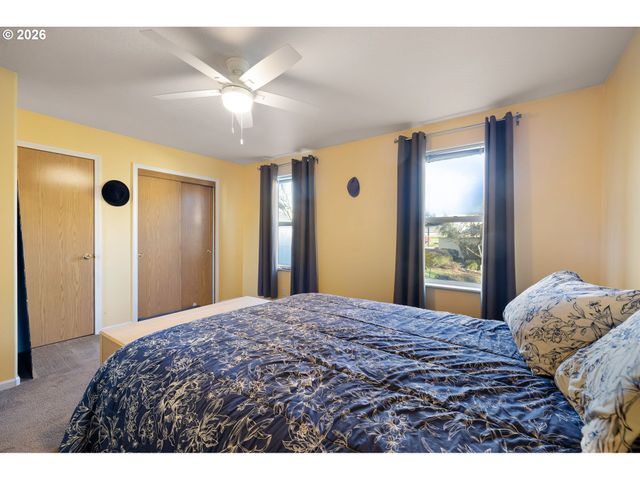 5524 E St, Springfield, OR 97478