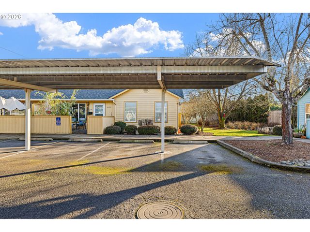 5524 E St, Springfield, OR 97478