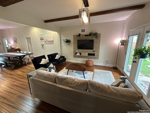 628 W Magnolia Ave, San Antonio, TX 78212