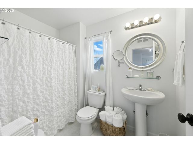 2210 S WHITE SALMON Dr, Ridgefield, WA 98642