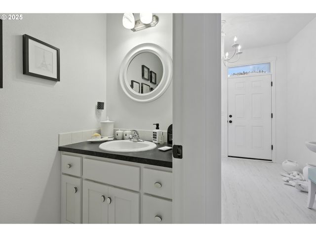 2210 S WHITE SALMON Dr, Ridgefield, WA 98642