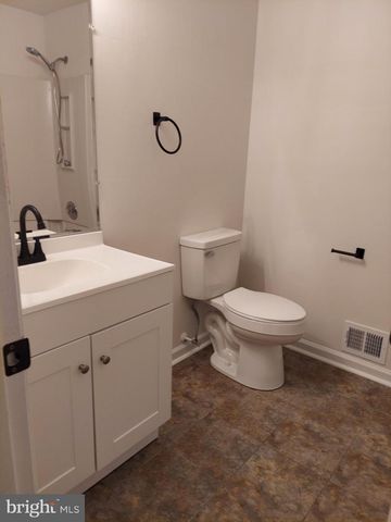 103 NORTHWOOD CIR, Cross Junction, VA 22625