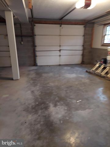 103 NORTHWOOD CIR, Cross Junction, VA 22625