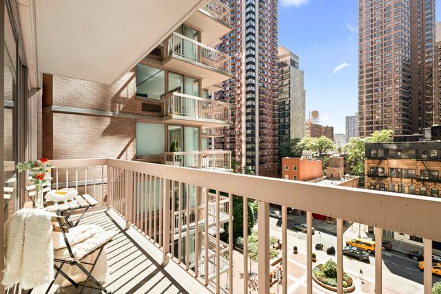 235 E 40th St Apt 6C, New York City, NY 10016