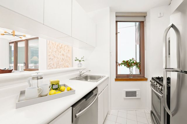 235 E 40th St Apt 6C, New York City, NY 10016