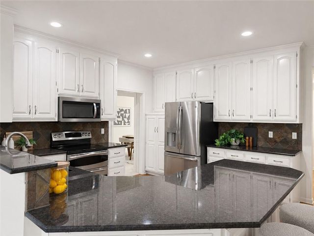 13902 W 71 Terrace, Shawnee, KS 66216