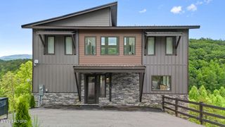 2955 Lightning Strike Drive, Sevierville, TN 37862