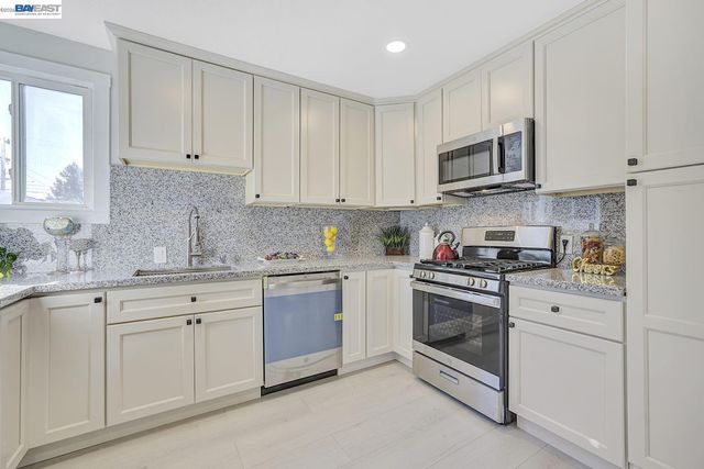 2834 Abbey St, Oakland, CA 94619