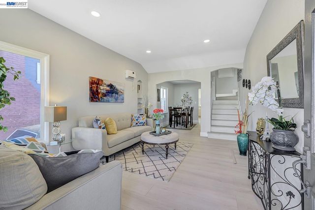 2834 Abbey St, Oakland, CA 94619