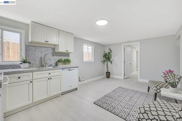 2834 Abbey St, Oakland, CA 94619