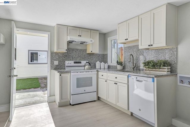 2834 Abbey St, Oakland, CA 94619