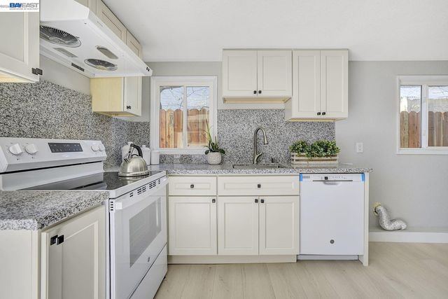 2834 Abbey St, Oakland, CA 94619