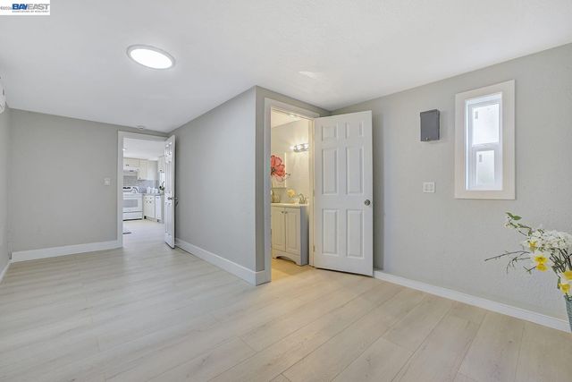 2834 Abbey St, Oakland, CA 94619