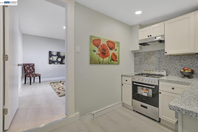 2834 Abbey St, Oakland, CA 94619