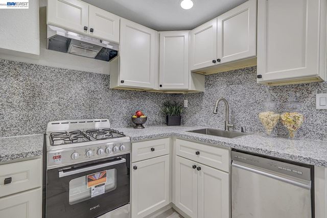 2834 Abbey St, Oakland, CA 94619