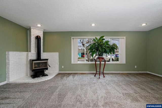 579 E Robidoux St, Stayton, OR 97383