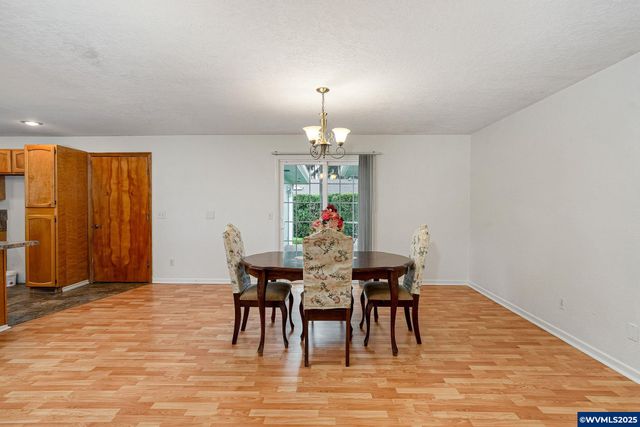 579 E Robidoux St, Stayton, OR 97383