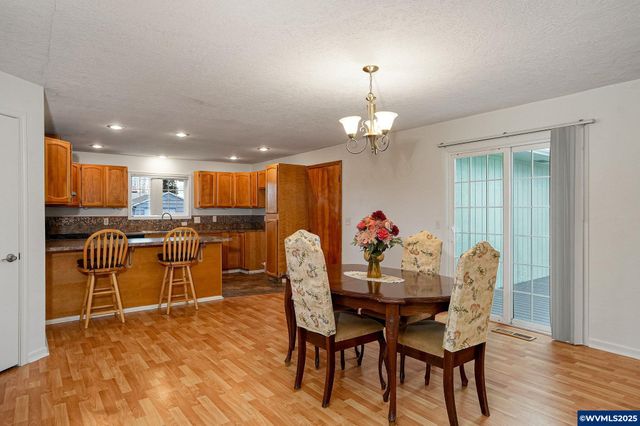 579 E Robidoux St, Stayton, OR 97383