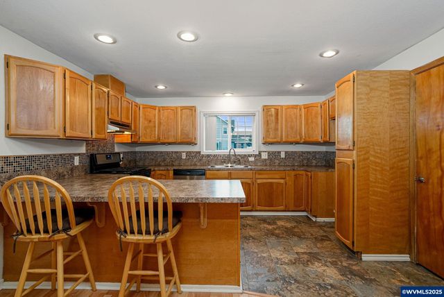 579 E Robidoux St, Stayton, OR 97383