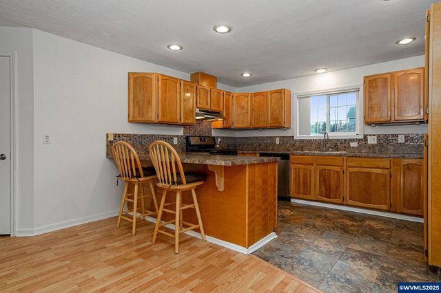 579 E Robidoux St, Stayton, OR 97383