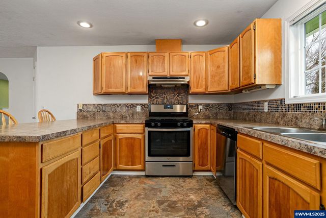 579 E Robidoux St, Stayton, OR 97383