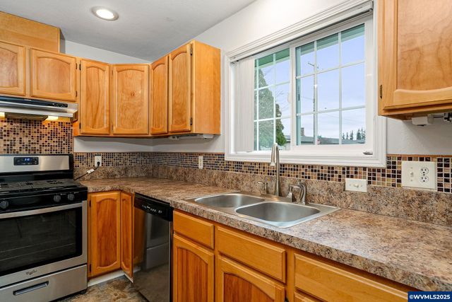 579 E Robidoux St, Stayton, OR 97383