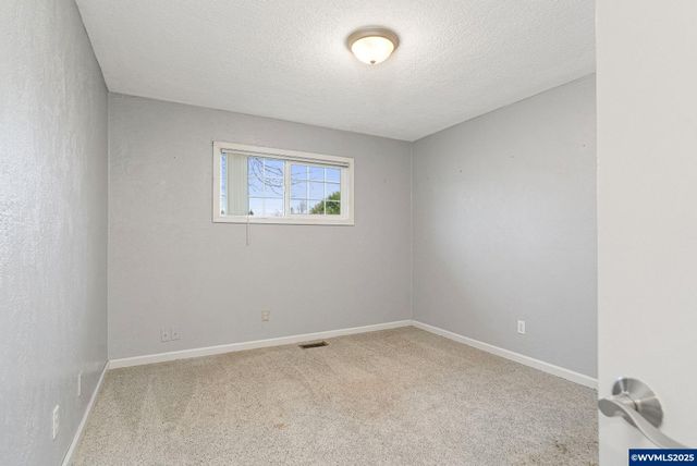 579 E Robidoux St, Stayton, OR 97383