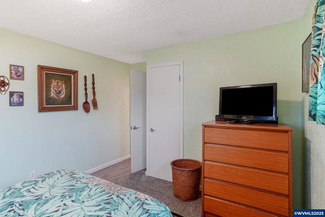 579 E Robidoux St, Stayton, OR 97383