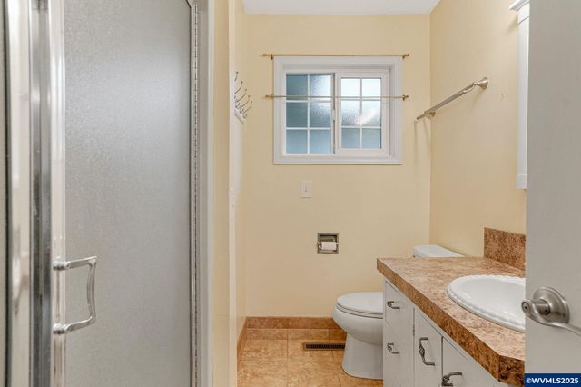 579 E Robidoux St, Stayton, OR 97383