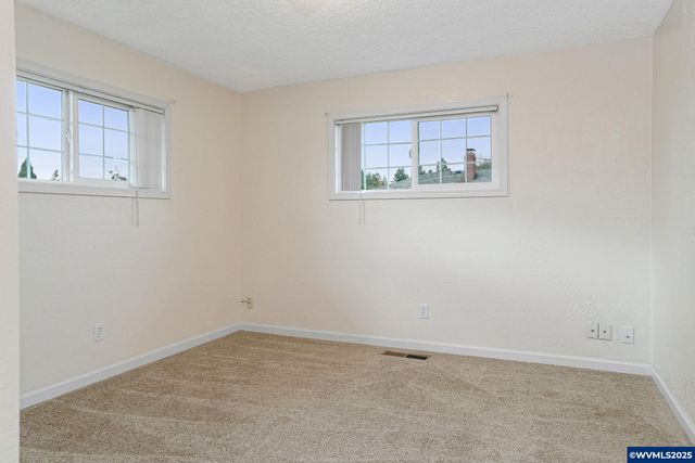 579 E Robidoux St, Stayton, OR 97383