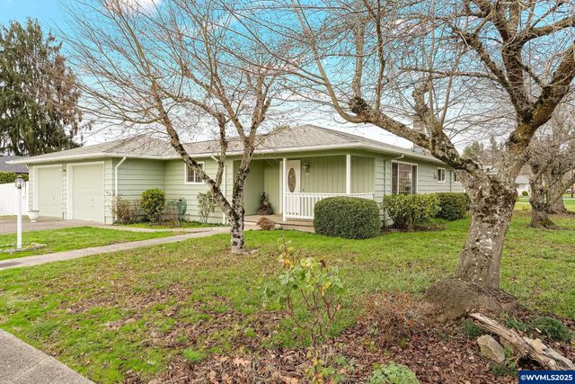 579 E Robidoux St, Stayton, OR 97383